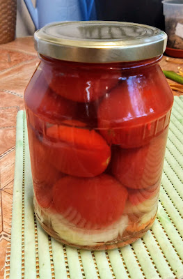 Помідори закриваємо